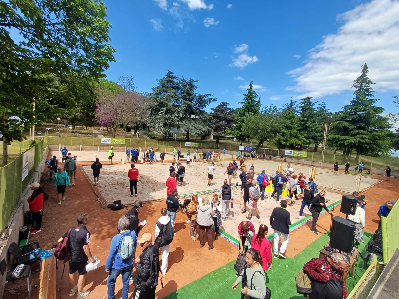 Pétanque-Turnier auf mehreren Bahnen in Albena