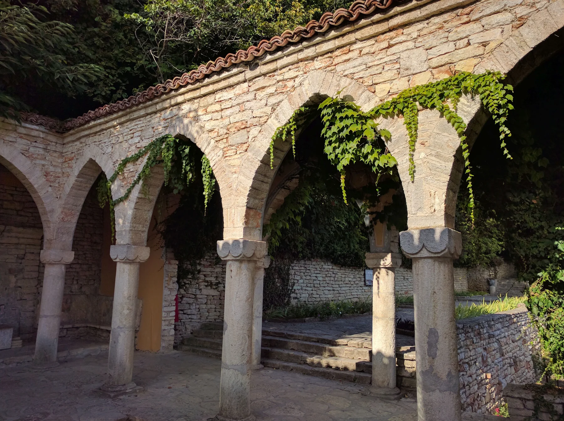 Gartenanlage und Küste bei Balchik