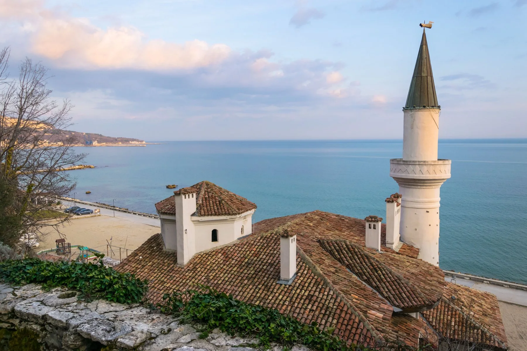 Blick auf Balchik an der bulgarischen Schwarzmeerküste