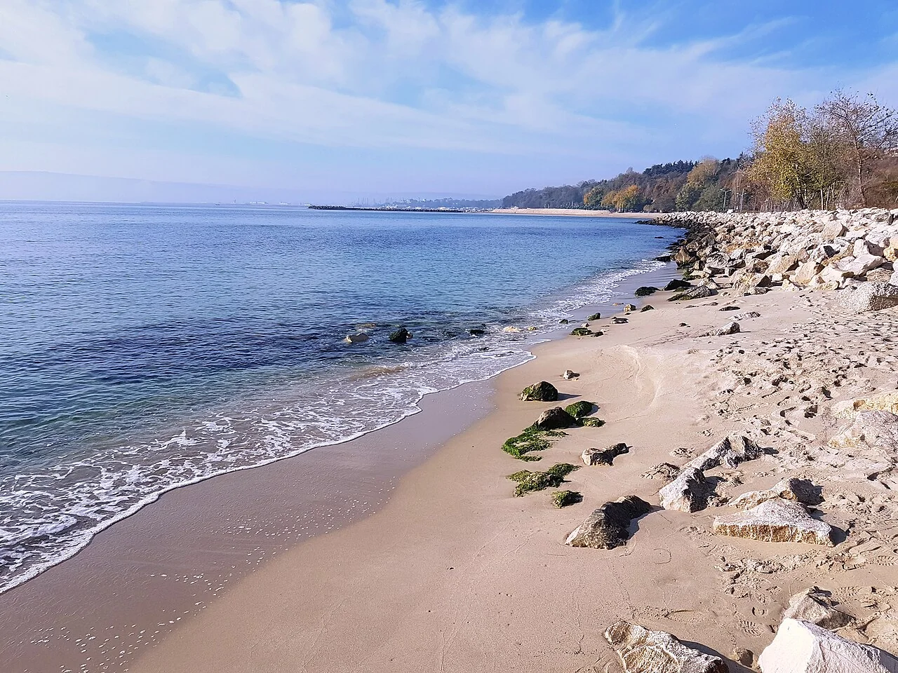 Blick auf die bulgarische Schwarzmeerküste bei Varna